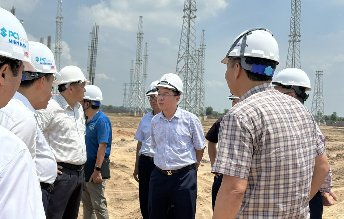 Tổng giám đốc EVNNPT Phạm Lê Phú kiểm tra và nghe báo cáo tiến độ triển khai các dự án Tổng giám đốc EVNNPT Phạm Lê Phú kiểm tra và nghe báo cáo tiến độ triển khai các dự án