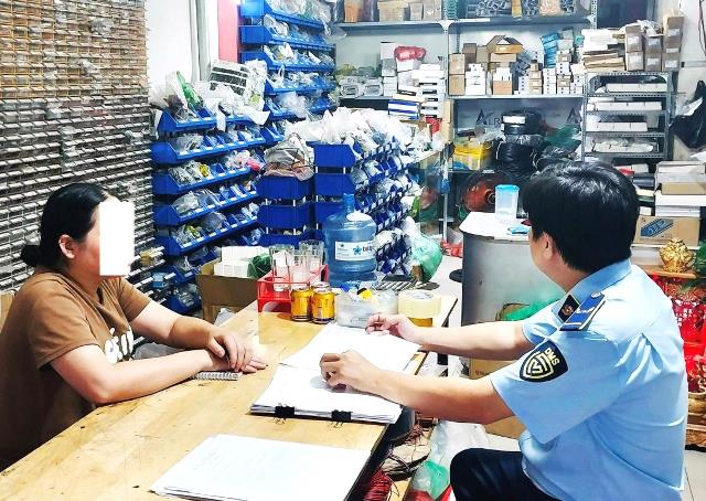 Đội QLTT Số 3 lập biên bản vi phạm hành chính đối với Hộ kinh doanh N.T.H.L. Đội QLTT Số 3 lập biên bản vi phạm hành chính đối với Hộ kinh doanh N.T.H.L.