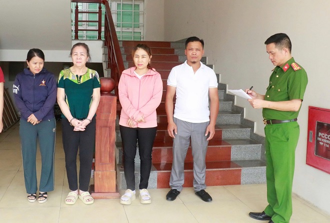 Các đối tượng nằm trong đường dây buôn bán hàng giả Các đối tượng nằm trong đường dây buôn bán hàng giả