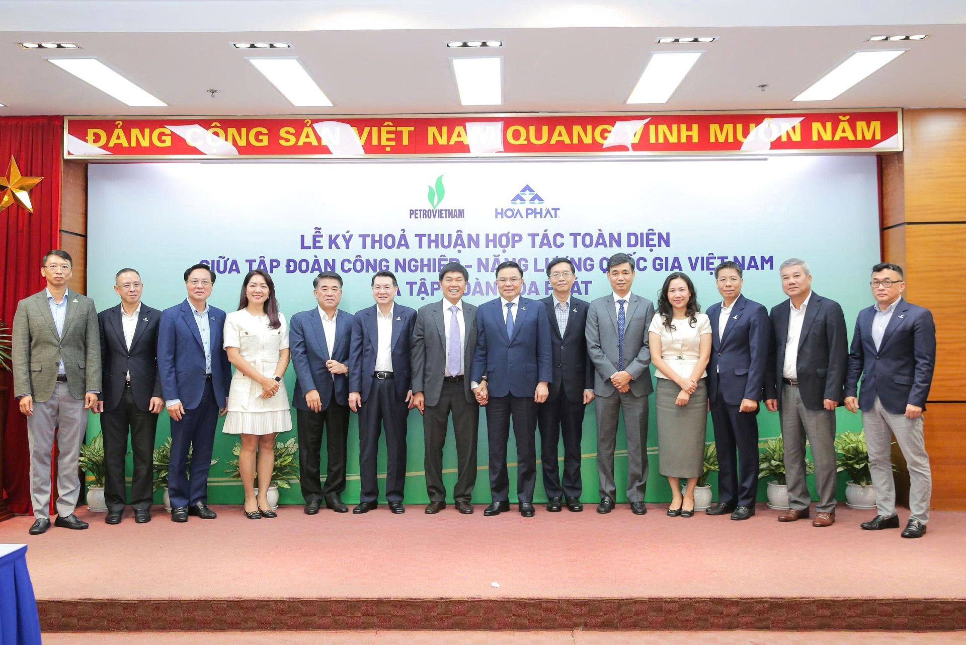 Lãnh đạo hai tập đoàn tham dự lễ ký kết