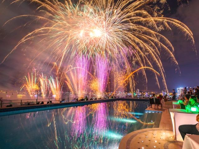 Nhà hàng, quán bar rooftop – Trải nghiệm pháo hoa giữa tầng cao