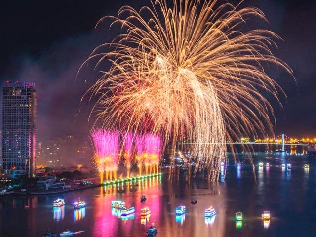 Du thuyền trên sông Hàn – Trải nghiệm pháo hoa “sang chảnh”