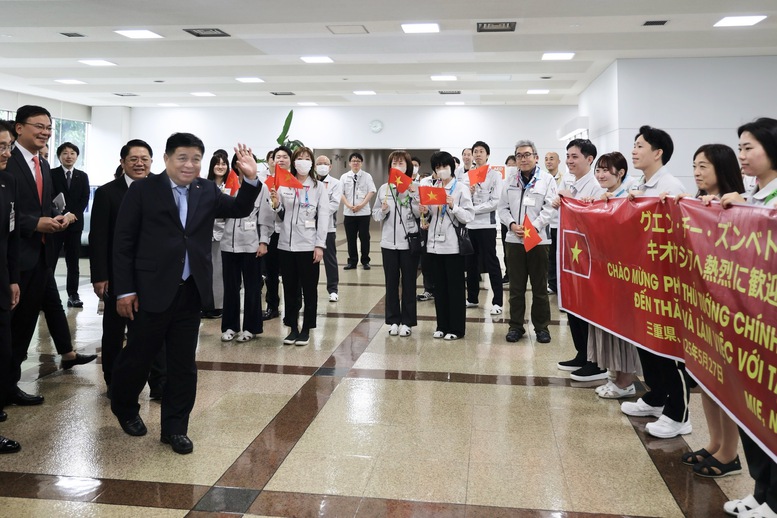 Phó Thủ tướng Chính phủ Nguyễn Chí Dũng và đoàn công tác thăm Tập đoàn Kioxia - Ảnh: VGP/Thu Sa