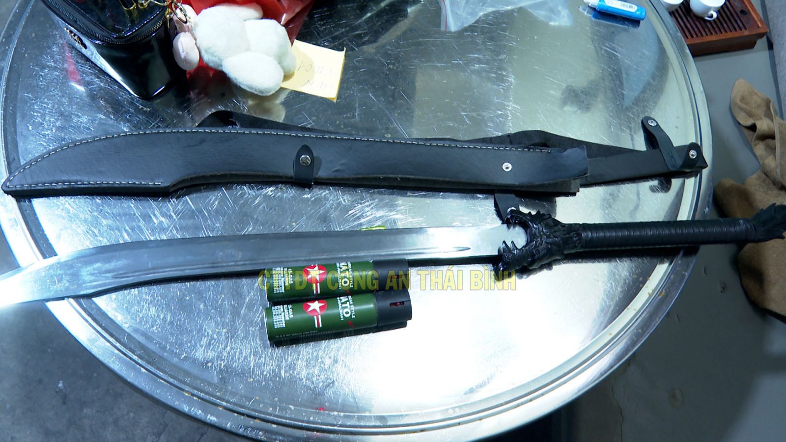 Các đối tượng và tang vật vụ án