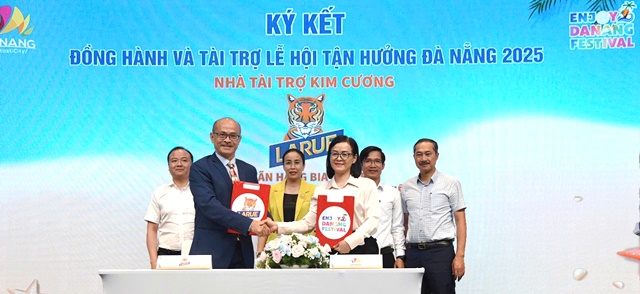 Tại buổi công bố lễ hội, các đơn vị doanh nghiệp trên địa bàn thành phố ký kết đồng hành tổ chức lễ hội Tận hưởng Đà Nẵng 2025.