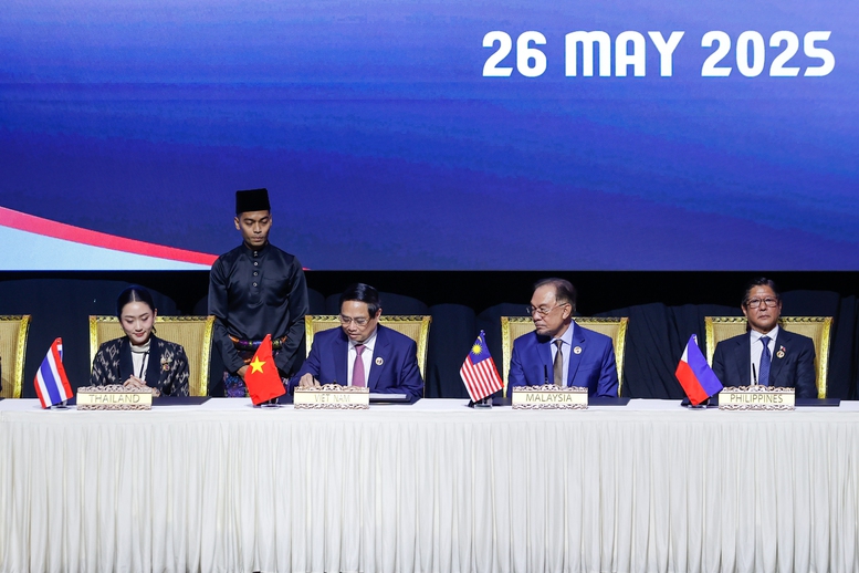 Thủ tướng Phạm Minh Chính cùng các nhà lãnh đạo ký Tuyên bố 'ASEAN 2045: Tương lai chung của chúng ta' - Ảnh: VGP/Nhật Bắc Thủ tướng Phạm Minh Chính cùng các nhà lãnh đạo ký Tuyên bố 'ASEAN 2045: Tương lai chung của chúng ta' - Ảnh: VGP/Nhật Bắc