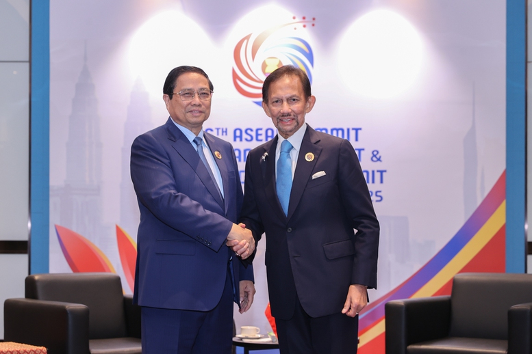 Thủ tướng Chính phủ Phạm Minh Chính gặp Quốc vương Brunei Darussalam Sultan Haji Hassanal Bolkiah - Ảnh: VGP/Nhật Bắc