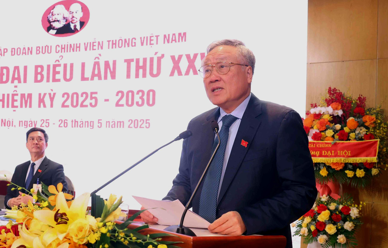 Phó Thủ tướng Thường trực Chính phủ Nguyễn Hòa Bình chúc mừng và biểu dương những thành quả to lớn, quan trọng mà Đảng bộ và toàn hệ thống Tập đoàn VNPT đã đạt được trong nhiệm kỳ vừa qua - Ảnh: VGP/Nguyễn Hoàng Phó Thủ tướng Thường trực Chính phủ Nguyễn Hòa Bình chúc mừng và biểu dương những thành quả to lớn, quan trọng mà Đảng bộ và toàn hệ thống Tập đoàn VNPT đã đạt được trong nhiệm kỳ vừa qua - Ảnh: VGP/Nguyễn Hoàng