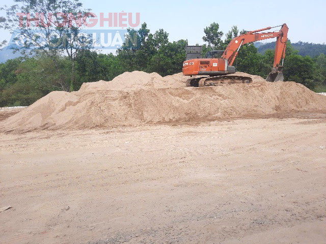 Theo ghi nhận của phóng viên, tại các công trình xây dựng trên địa bàn TP. Đà Nẵng, từ đầu năm 2025 đến nay, giá cát xây đã tăng gấp khoảng 4 lần so với cuối năm 2024. Ảnh: Trọng Quân