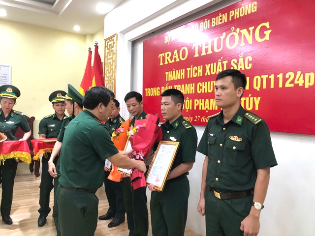 Bộ Tư lệnh Bộ đội Biên phòng: Trao thưởng trong đấu tranh chuyên án QT1124p chống tội phạm ma tuý