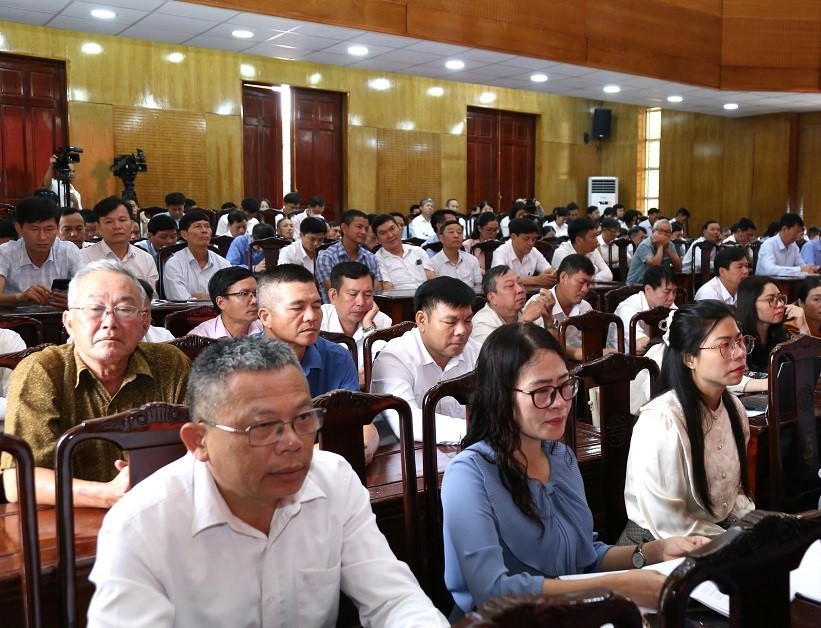 Đông đảo cử tri tham dự