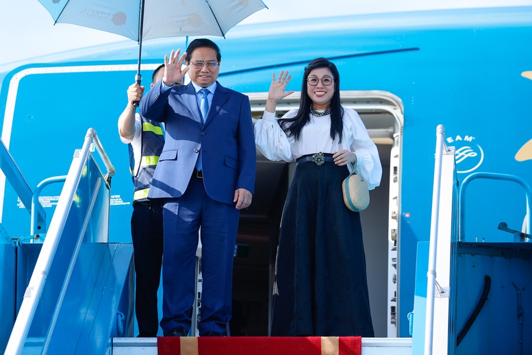Chiều 28/5, Thủ tướng Phạm Minh Chính và Phu nhân cùng đoàn đại biểu Việt Nam đã về tới Hà Nội, kết thúc tốt đẹp chuyến thăm chính thức Malaysia và tham dự Hội nghị Cấp cao ASEAN lần thứ 46 - Ảnh: VGP/Nhật Bắc Chiều 28/5, Thủ tướng Phạm Minh Chính và Phu nhân cùng đoàn đại biểu Việt Nam đã về tới Hà Nội, kết thúc tốt đẹp chuyến thăm chính thức Malaysia và tham dự Hội nghị Cấp cao ASEAN lần thứ 46 - Ảnh: VGP/Nhật Bắc