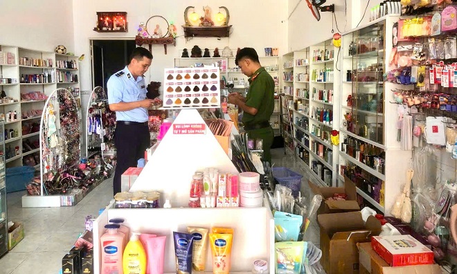 Cà Mau: Thu giữ 2.000 sản phẩm mỹ phẩm không rõ nguồn gốc, bán tràn lan trên Facebook