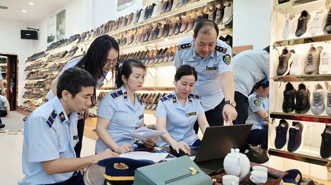 Lực lượng chức năng kiểm tra cơ sở kinh doanh Lực lượng chức năng kiểm tra cơ sở kinh doanh