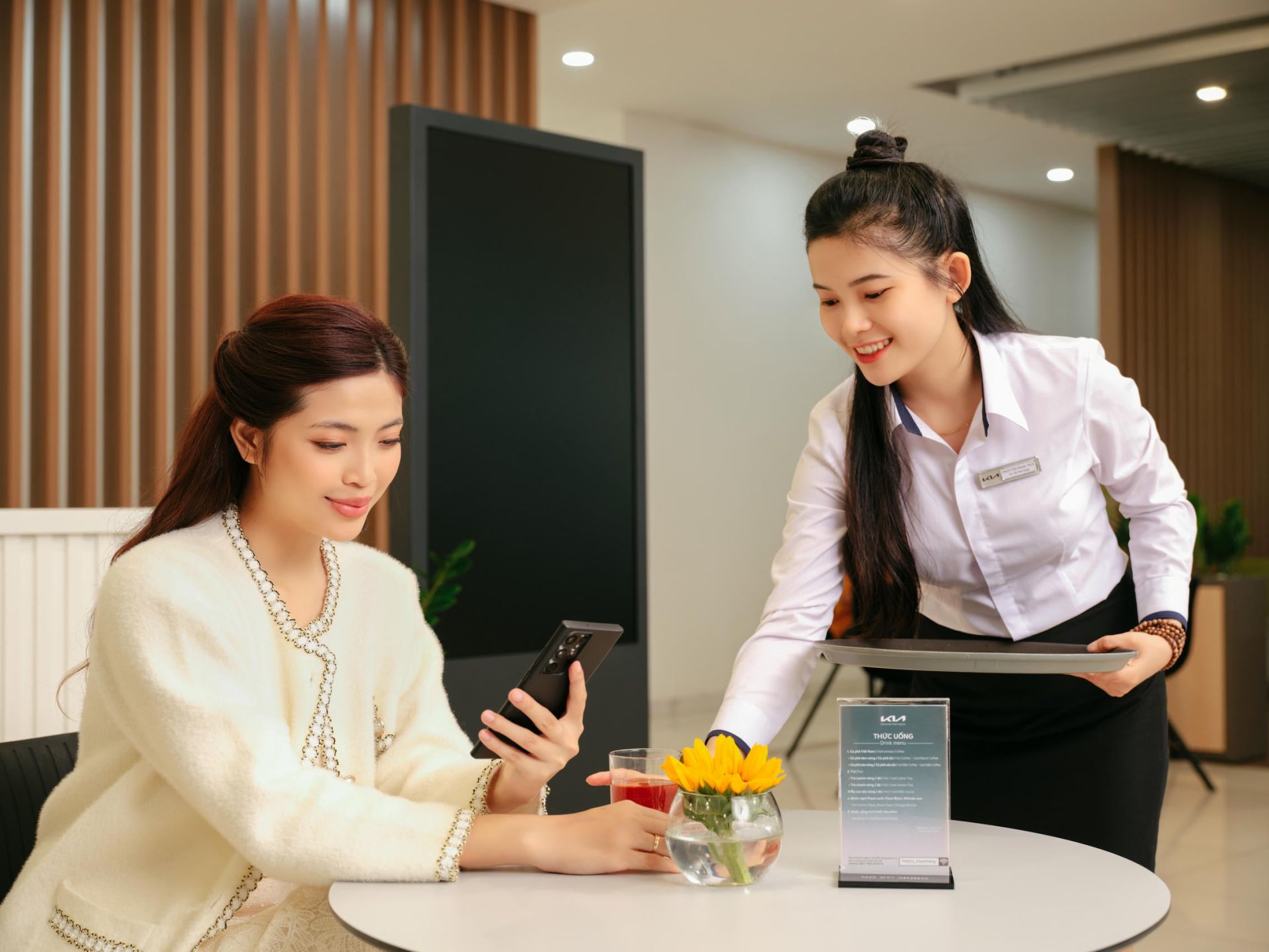 Dịch vụ chăm sóc khách hàng tại THACO AUTO luôn chuyên nghiệp và chỉn chu Dịch vụ chăm sóc khách hàng tại THACO AUTO luôn chuyên nghiệp và chỉn chu