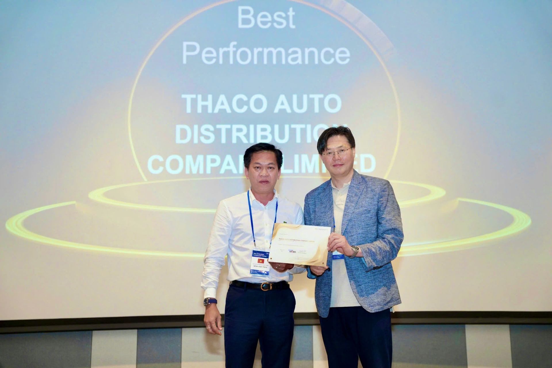 Ông Trần Anh Minh - Giám đốc Thu mua & Quản lý Kho Phụ tùng Vật tư THACO AUTO nhận giải thưởng “Best Performance” Ông Trần Anh Minh - Giám đốc Thu mua & Quản lý Kho Phụ tùng Vật tư THACO AUTO nhận giải thưởng “Best Performance”
