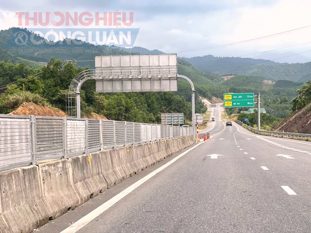 Dự án hạ tầng cao tốc La Sơn – Túy Loan khởi công vào cuối năm 2013, có tổng mức vốn gần 12.000 tỷ đồng. Ảnh Hoàng Hữu Quyết Dự án hạ tầng cao tốc La Sơn – Túy Loan khởi công vào cuối năm 2013, có tổng mức vốn gần 12.000 tỷ đồng. Ảnh Hoàng Hữu Quyết