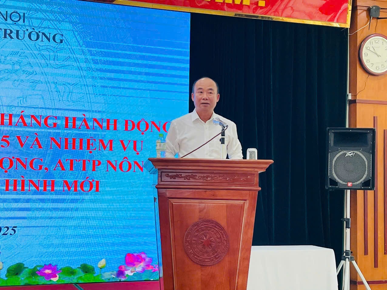 Phó Giám đốc Sở Nông nghiệp và Môi trường Hà Nội Nguyễn Đình Hoa phát biểu kết luận hội nghị. Ảnh: Hương Giang