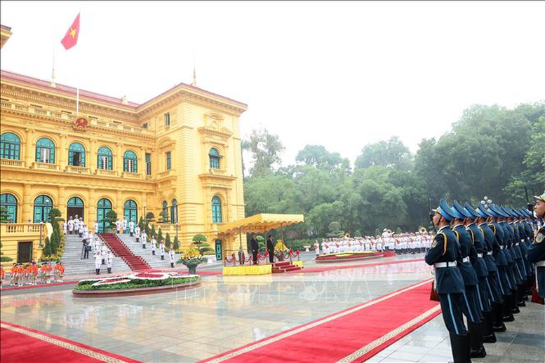 Lễ đón Tổng thống Hungary Sulyok Tamas và Phu nhân thăm chính thức Việt Nam. Ảnh: TTXVN