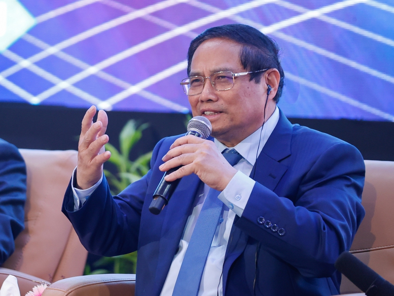 Thủ tướng bày tỏ Việt Nam sẵn sàng hợp tác chặt chẽ hơn nữa với Malaysia trong GDĐT và các lĩnh vực phát triển KHCN, đổi mới sáng tạo, chuyển đổi số vì mục tiêu chung - Ảnh: VGP/Nhật Bắc