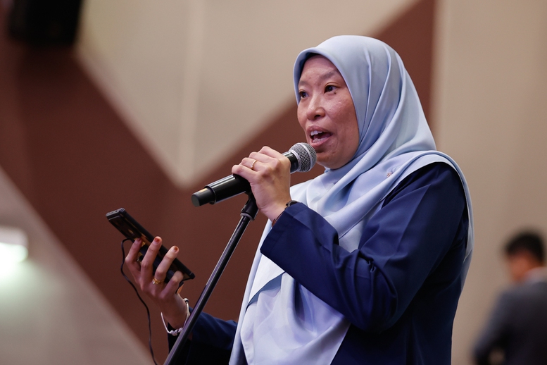 Các đại biểu đặt câu hỏi với Thủ tướng Phạm Minh Chính - Ảnh: VGP/Nhật Bắc