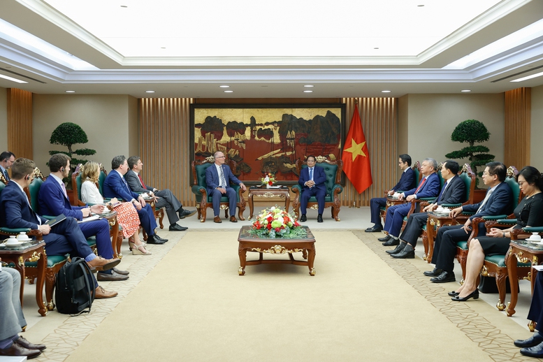 Thủ tướng Phạm Minh Chính tiếp Đoàn Nghị sĩ lưỡng đảng Hạ viện Hoa Kỳ thăm và làm việc tại Việt Nam, do Hạ Nghị sĩ John Moolenaar làm Trưởng đoàn - Ảnh: VGP/Nhật Bắc