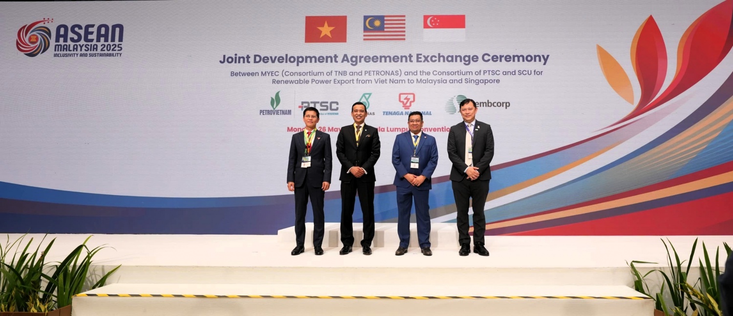 Lãnh đạo PTSC, Liên danh MYEC và Công ty Sembcorp Utilities Pte Ltd tại buổi lễ