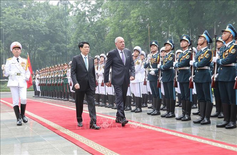 Chủ tịch nước Lương Cường chủ trì lễ đón chính thức Tổng thống Hungary Sulyok Tamas