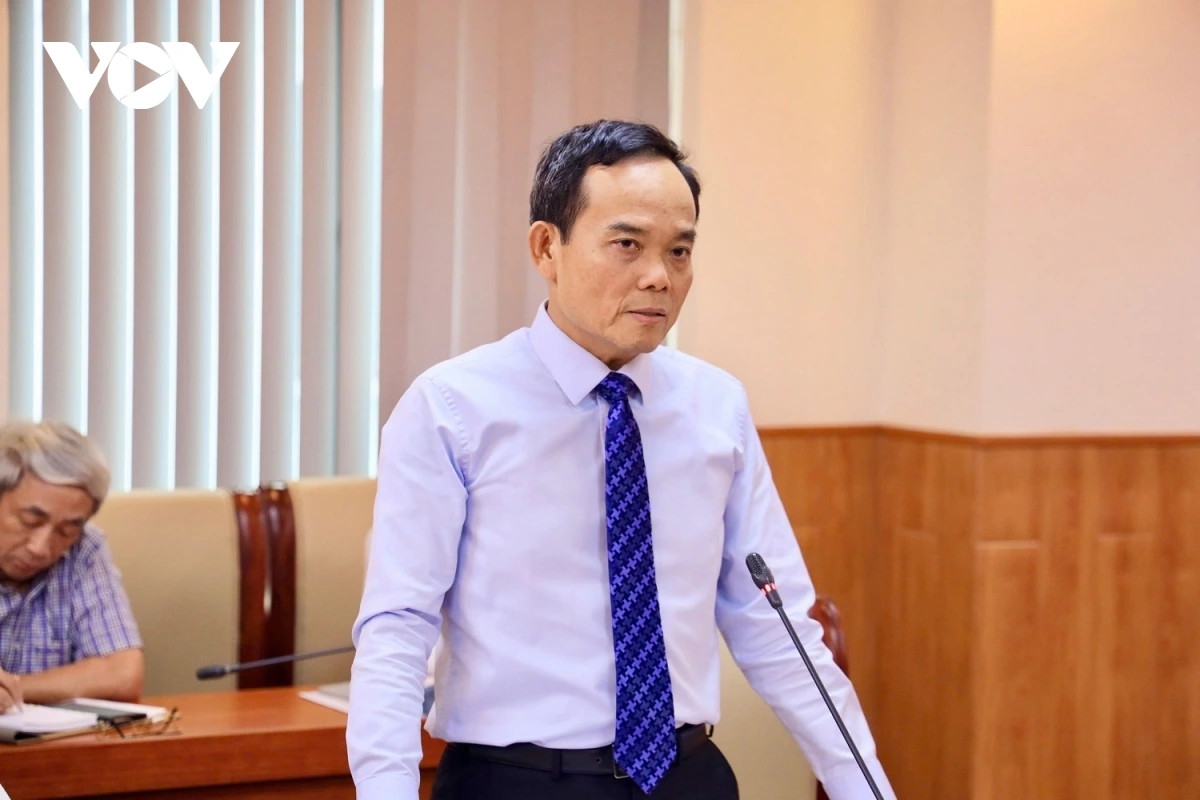 Bí thư Trung ương Đảng, Trưởng Ban Chính sách, chiến lược Trung ương Trần Lưu Quang trình bày trước Tổng Bí thư