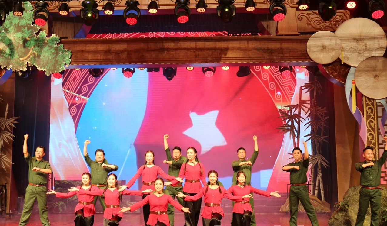 Tổ chức các hoạt động văn hóa, văn nghệ, thể thao chào mừng kỷ niệm các ngày lễ lớn, sự kiện lịch sử quan trọng của đất nước.