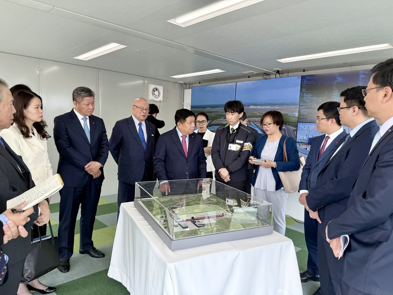 Phó Thủ tướng Nguyễn Chí Dũng thăm nhà máy của Tập đoàn Rapidus - Ảnh: VGP/Thu Sa