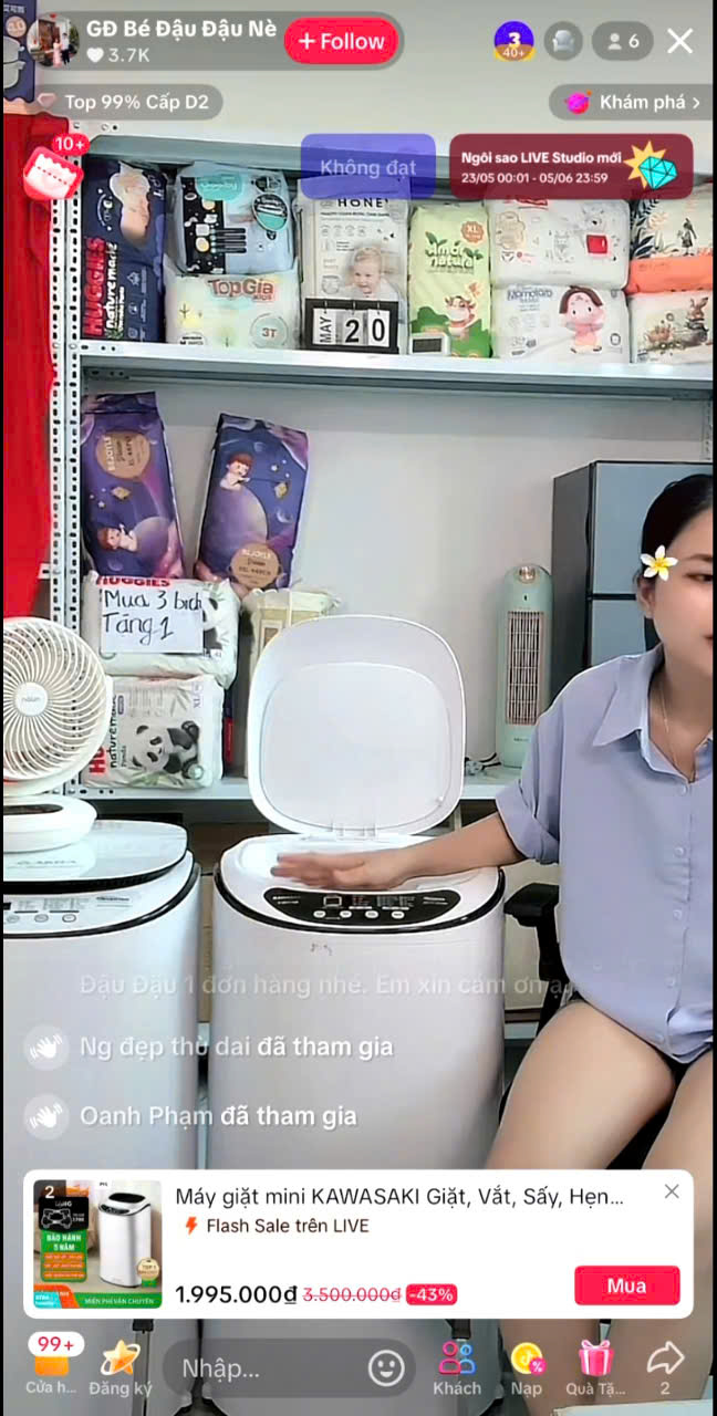 Máy giặt Kawasaki được livestream bán hàng trên nền tảng Titok. Ảnh chụp màn hình Máy giặt Kawasaki được livestream bán hàng trên nền tảng Titok. Ảnh chụp màn hình