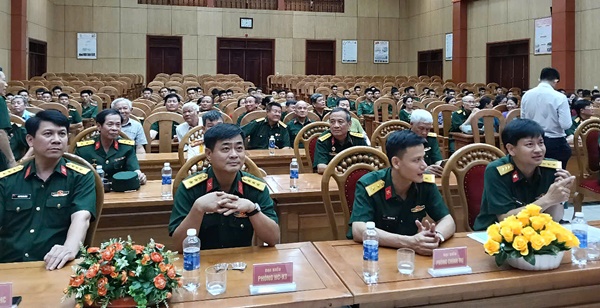 Các đại biểu tham dự buổi họp mặt Các đại biểu tham dự buổi họp mặt