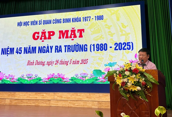 Nhà báo Đào Quốc Thịnh là cựu sĩ quan công binh, cựu học viên niên khóa 1977-1980 chia sẻ tại buổi gặp mặt Nhà báo Đào Quốc Thịnh là cựu sĩ quan công binh, cựu học viên niên khóa 1977-1980 chia sẻ tại buổi gặp mặt