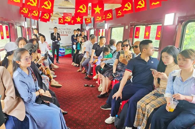 Du khách trải nghiệm trên tàu du lịch đến Quy Nhơn – Bình Định…