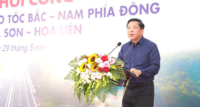 Bộ trưởng Bộ Xây dựng Trần Hồng Minh phát biểu tại lễ khởi công dự án Bộ trưởng Bộ Xây dựng Trần Hồng Minh phát biểu tại lễ khởi công dự án