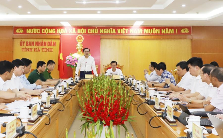 Chủ tịch UBND tỉnh Hà Tĩnh Võ Trọng Hải phát biểu chỉ đạo tại cuộc họp Tổ công tác về cao điểm đấu tranh ngăn chặn, đẩy lùi tội phạm buôn lậu, gian lận thương mại, hàng giả. Chủ tịch UBND tỉnh Hà Tĩnh Võ Trọng Hải phát biểu chỉ đạo tại cuộc họp Tổ công tác về cao điểm đấu tranh ngăn chặn, đẩy lùi tội phạm buôn lậu, gian lận thương mại, hàng giả.