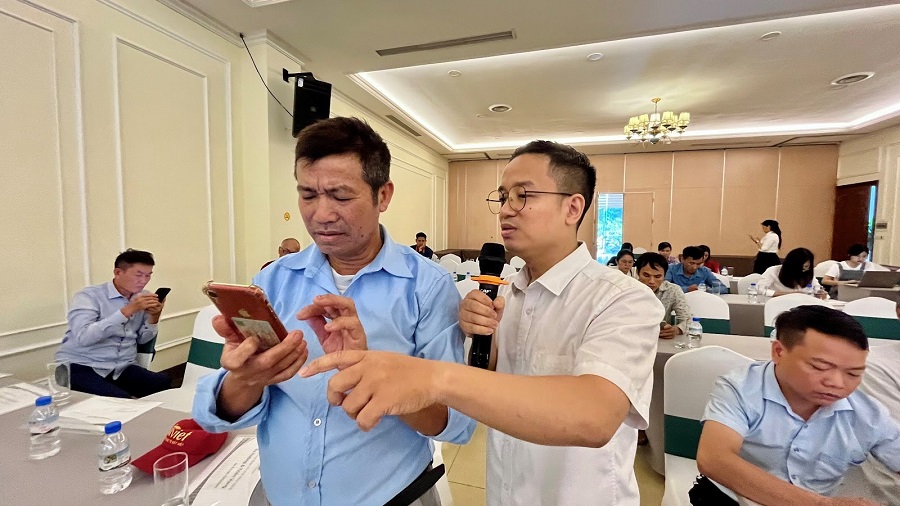 Chuyên gia hỗ trợ học viên tạo tài khoản, thiết lập gian hàng và đăng sản phẩm lên sàn TMĐT