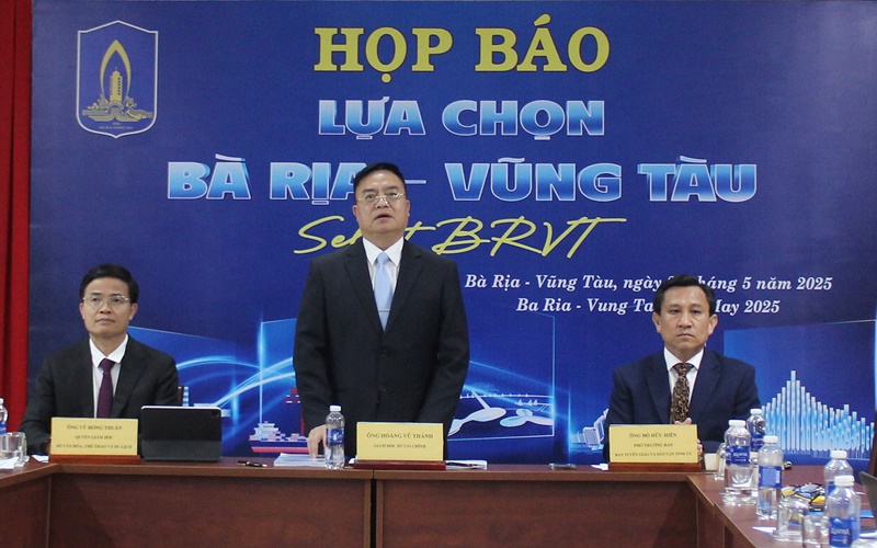 Ông Hoàng Vũ Thảnh, Giám đốc Sở Tài chính tỉnh Bà Rịa – Vũng Tàu phát biểu tại buổi họp báo