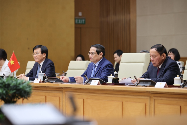 Thủ tướng nhấn mạnh, Việt Nam luôn coi trọng tăng cường quan hệ với các nước bạn bè truyền thống khu vực Trung Đông Âu, trong đó Hungary là một ưu tiên hàng đầu - Ảnh: VGP/Nhật Bắc