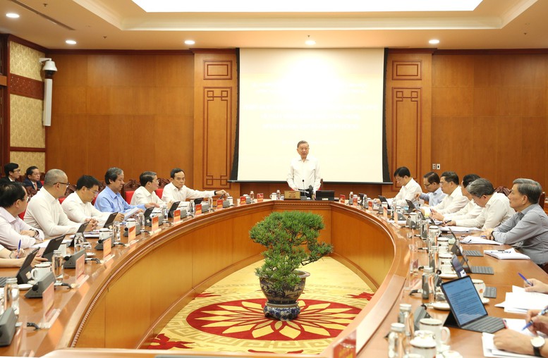 Tổng Bí thư yêu cầu hoàn thiện các dự án luật đang trình Quốc hội để xem xét thông qua tại kỳ họp thứ 9; xây dựng dự án Luật Chuyển đổi số, trình Quốc hội thông qua tại kỳ họp thứ 10... bảo đảm tháo gỡ điểm nghẽn và tạo xung lực cho phát triển khoa học công nghệ, chuyển đổi số - Ảnh: VGP/Nguyễn Hoàng