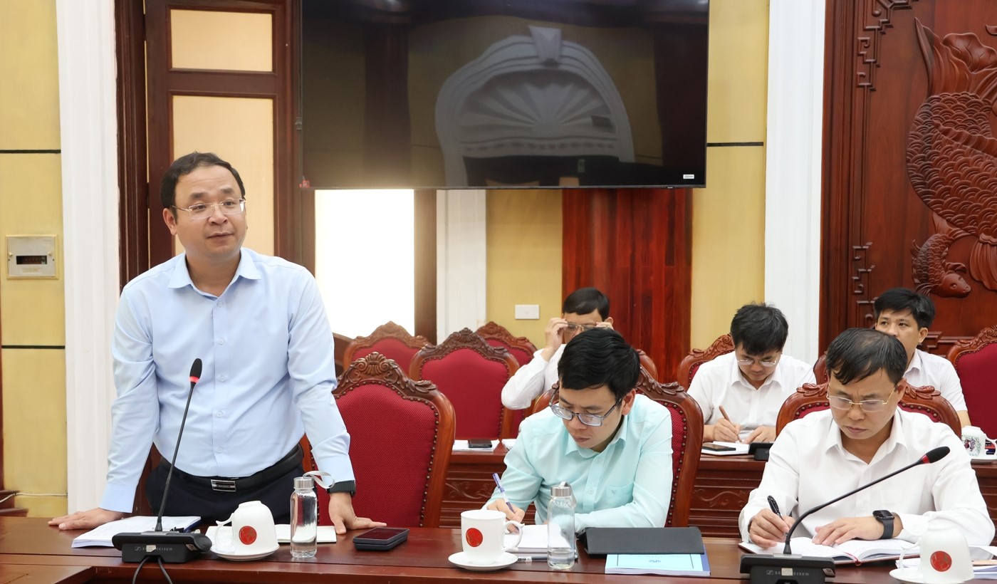 Giám đốc Sở Giáo dục và Đào tạo Nguyễn Thế Sơn phát biểu tại hội nghị. Giám đốc Sở Giáo dục và Đào tạo Nguyễn Thế Sơn phát biểu tại hội nghị.