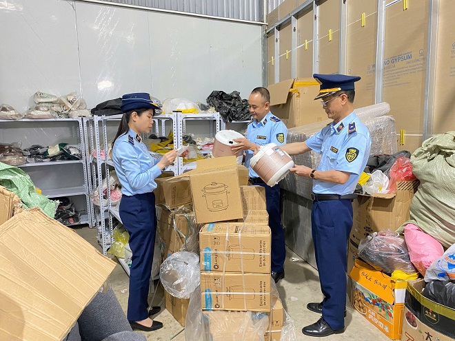 Lực lượng QLTT tỉnh Lạng Sơn kiểm tra cơ sở kinh doanh