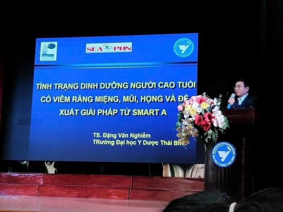 Smart A vinh dự được đề xuất cho NCT có các chứng bệnh về răng miệng, mũi, họng do TS. Đặng Văn Nghiễm trình bày Smart A vinh dự được đề xuất cho NCT có các chứng bệnh về răng miệng, mũi, họng do TS. Đặng Văn Nghiễm trình bày