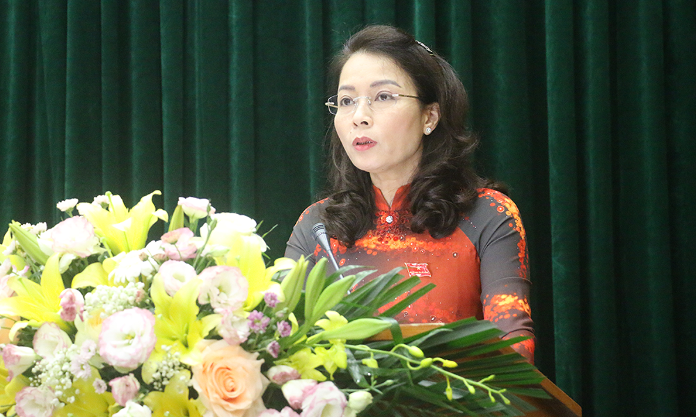 Đồng chí Nguyễn Thị Hương, Phó Bí thư Thường trực Tỉnh ủy, Chủ tịch HĐND tỉnh phát biểu khai mạc kỳ họp.