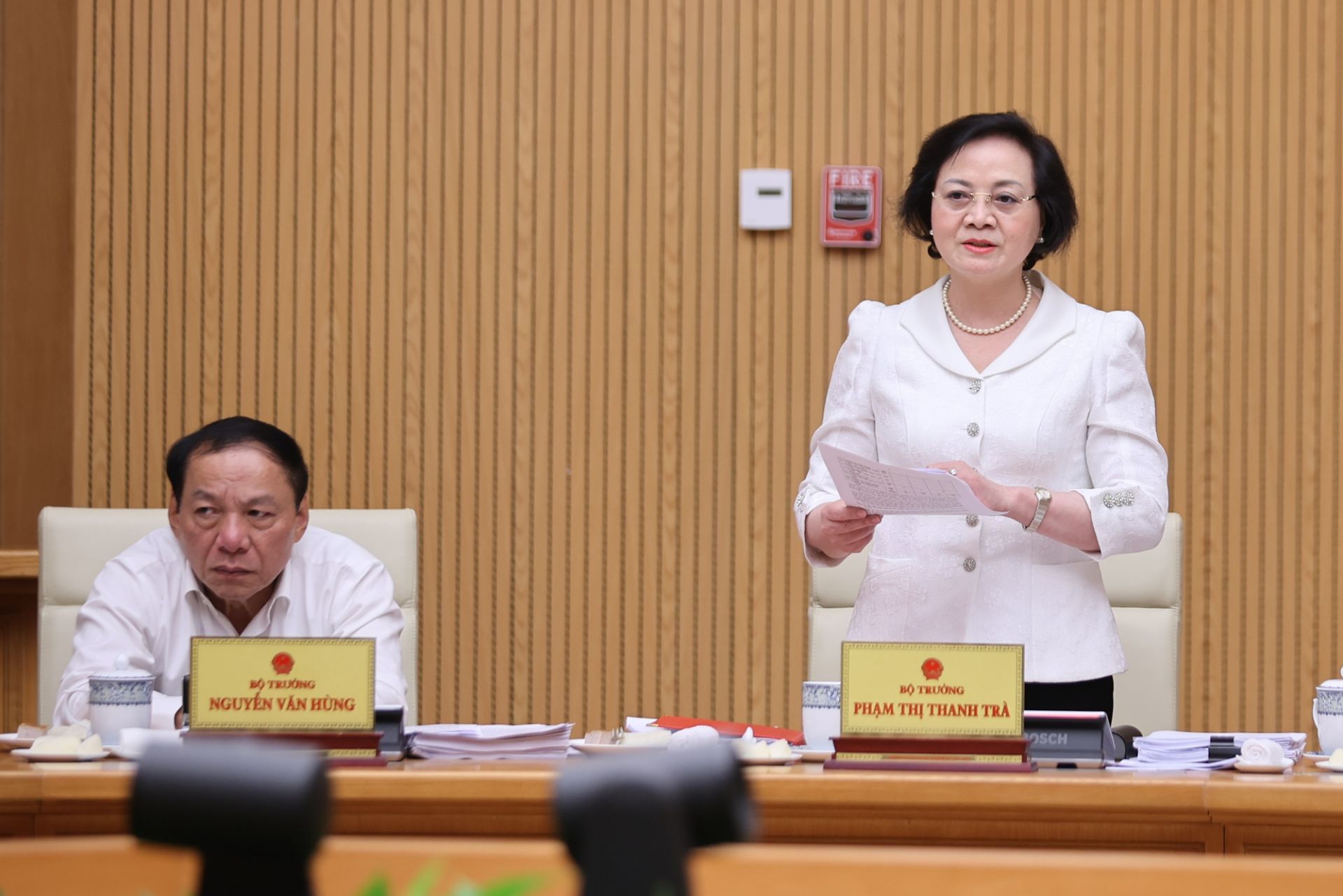 Các bộ trưởng phát biểu tại phiên họp - Ảnh: VGP/Nhật Bắc