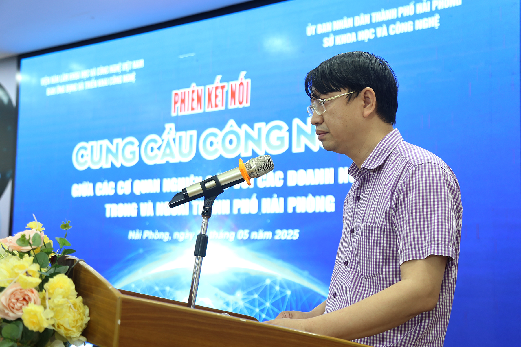 Tiến sĩ Nguyễn Trần Điện, Ph&oacute; trưởng Ban Ứng dụng v&agrave; Triển khai c&ocirc;ng nghệ ph&aacute;t biểu tại Phi&ecirc;n kết nối.