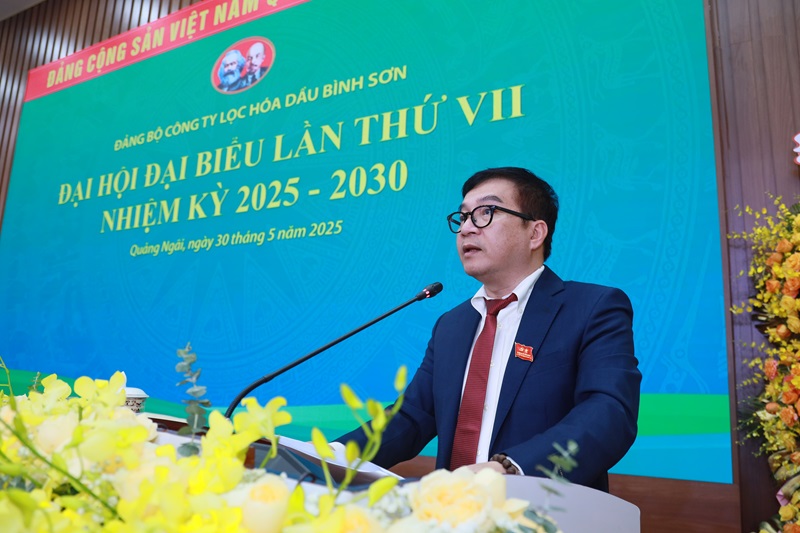 Đồng chí Nguyễn Việt Thắng - Phó Bí thư Đảng ủy, Thành viên Hội đồng quản trị, Tổng Giám đốc Công ty trình bày Báo cáo kiểm điểm của tập thể Ban Chấp hành Đảng bộ Công ty BSR nhiệm kỳ 2020 - 2025