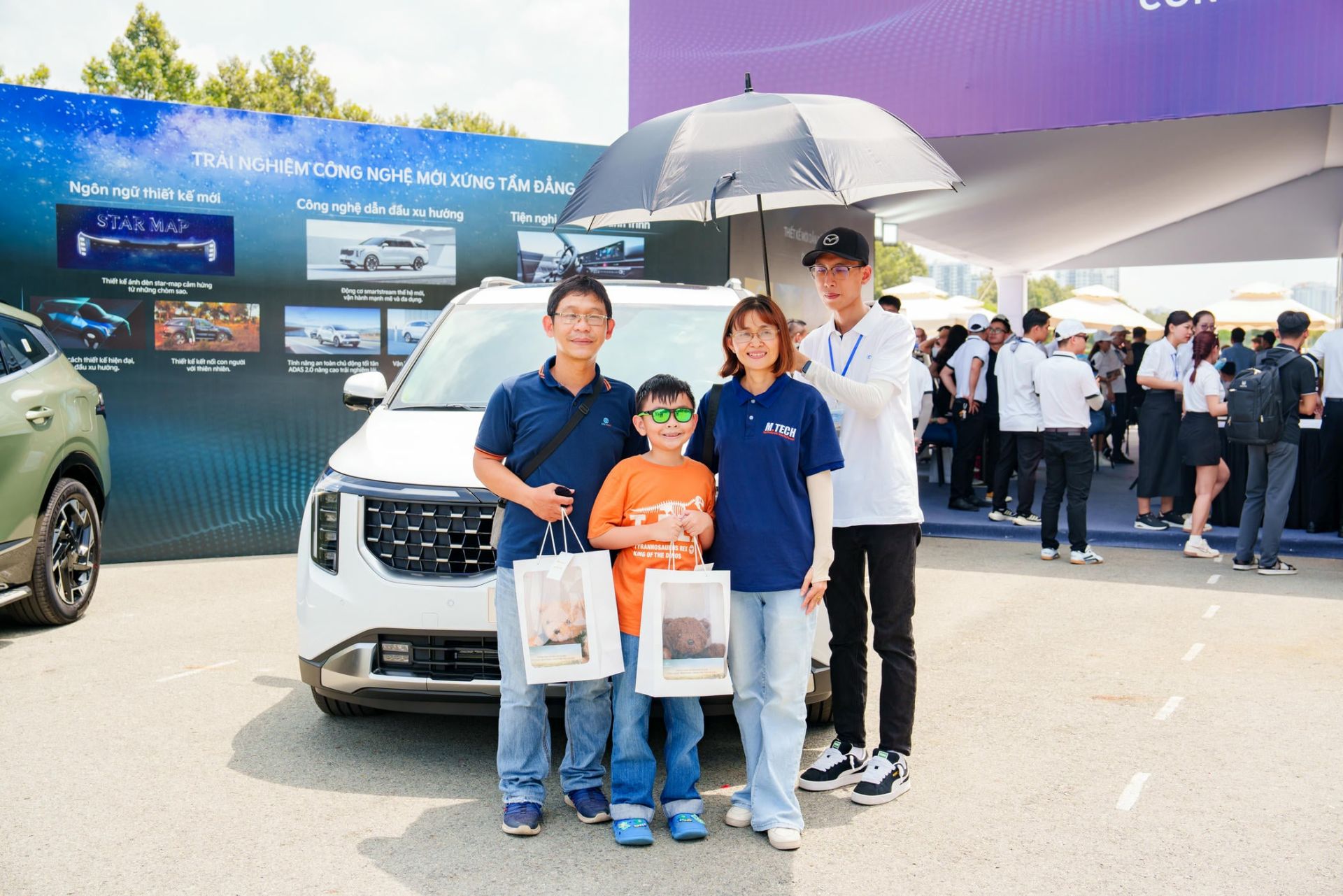 Nhiều quà tặng hấp dẫn dành cho khách hàng khi tham gia sự kiện Nhiều quà tặng hấp dẫn dành cho khách hàng khi tham gia sự kiện