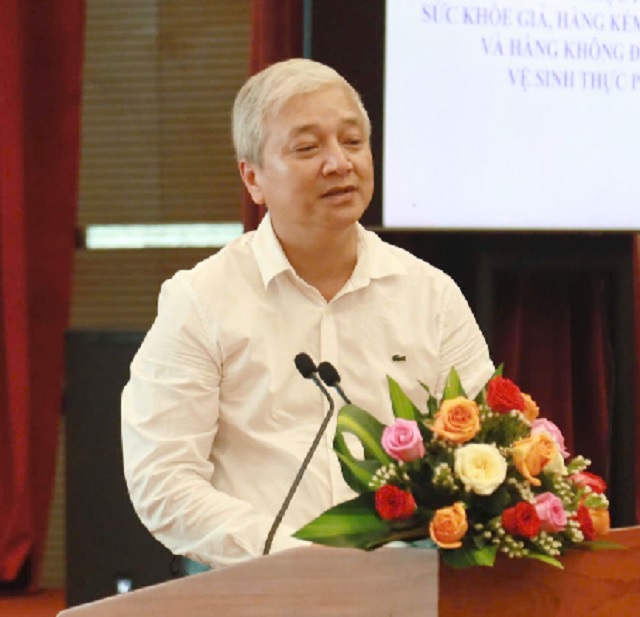 Lãnh đạo Sở Y tế Bình Định phát biểu ý kiến tham luận.